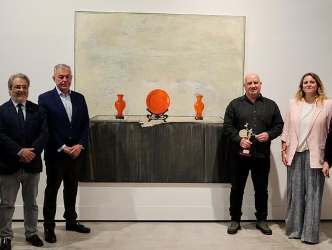 Pulsa para ampliar Entrega a Miguel Gómez Losada del trofeo del Primer Premio