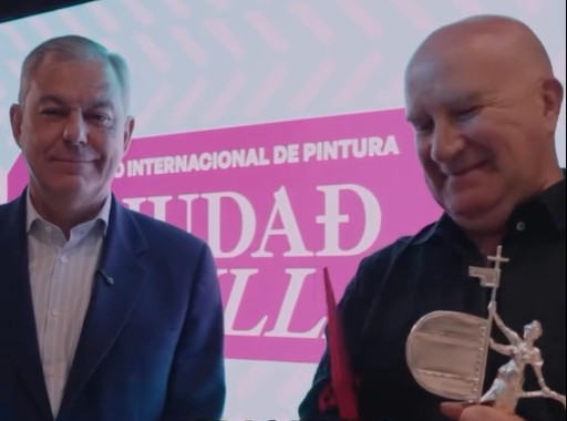 Pulsa para ampliar El alcalde José Luis Sanz entrega el trofeo a Miguel Gómez Losada
