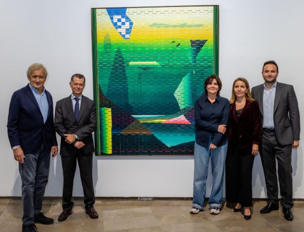 Pulsa para ampliar Mónica Jover Calvo con su obra y el Jurado